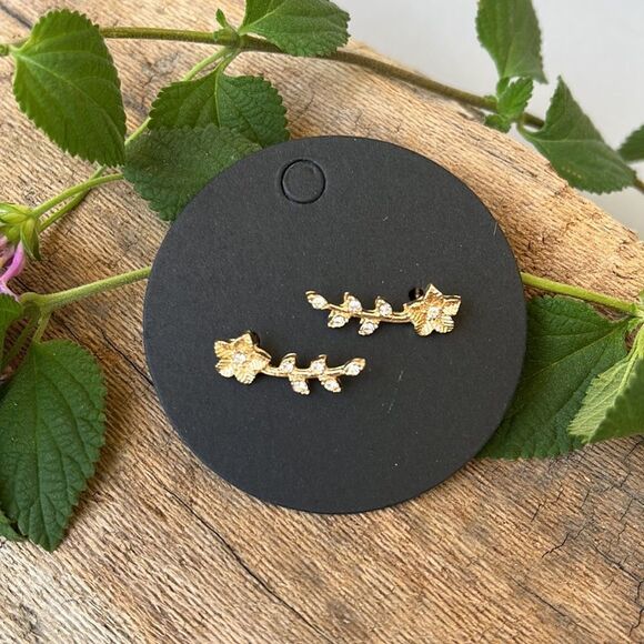 GOLD FLOWER RHINESTONE CLIMBER EARRINGS. NWOT - Picture 3 of 4